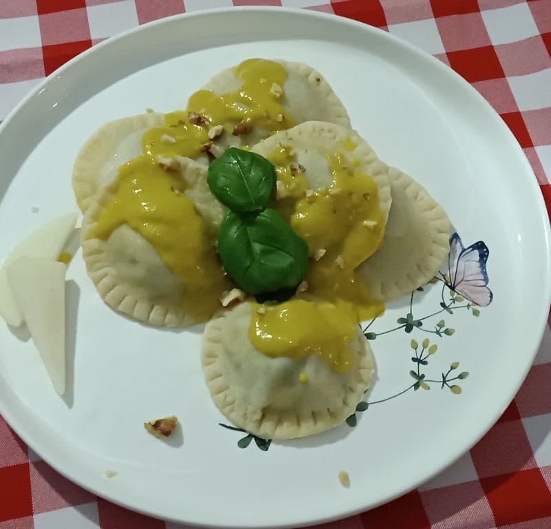 ravioli z ricottą i szpinakiem