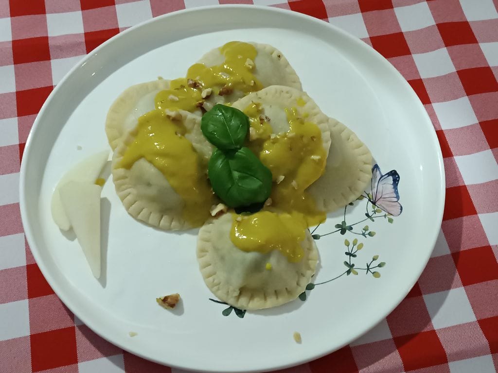 ravioli z ricottą i szpinakiem