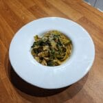 Smażony makaron conchiglioni z papryką i oregano