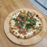 pizza bianca z gruszką i szynką cotto