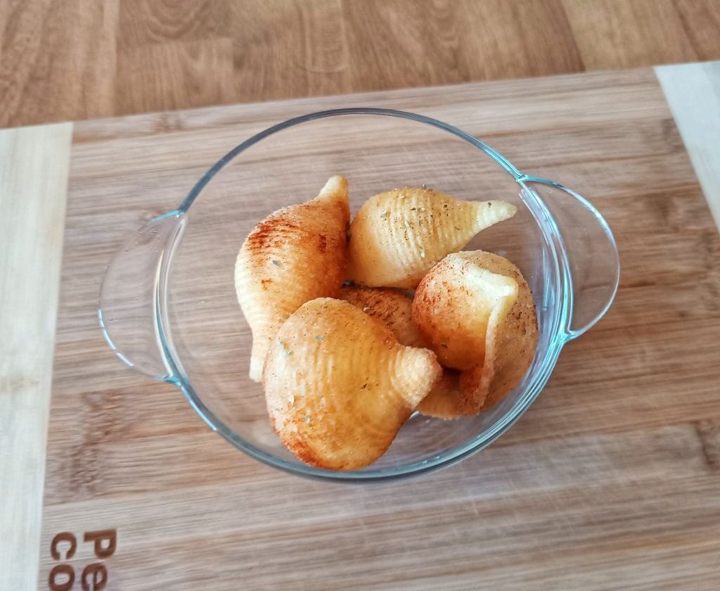 smażony makaron conchiglioni na słono