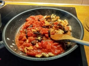 sos do tagliatelle z kurczakiem i bakłażanem