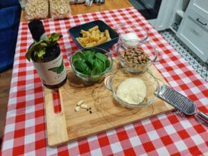 składniki na rigatoni z pesto pistacjowym