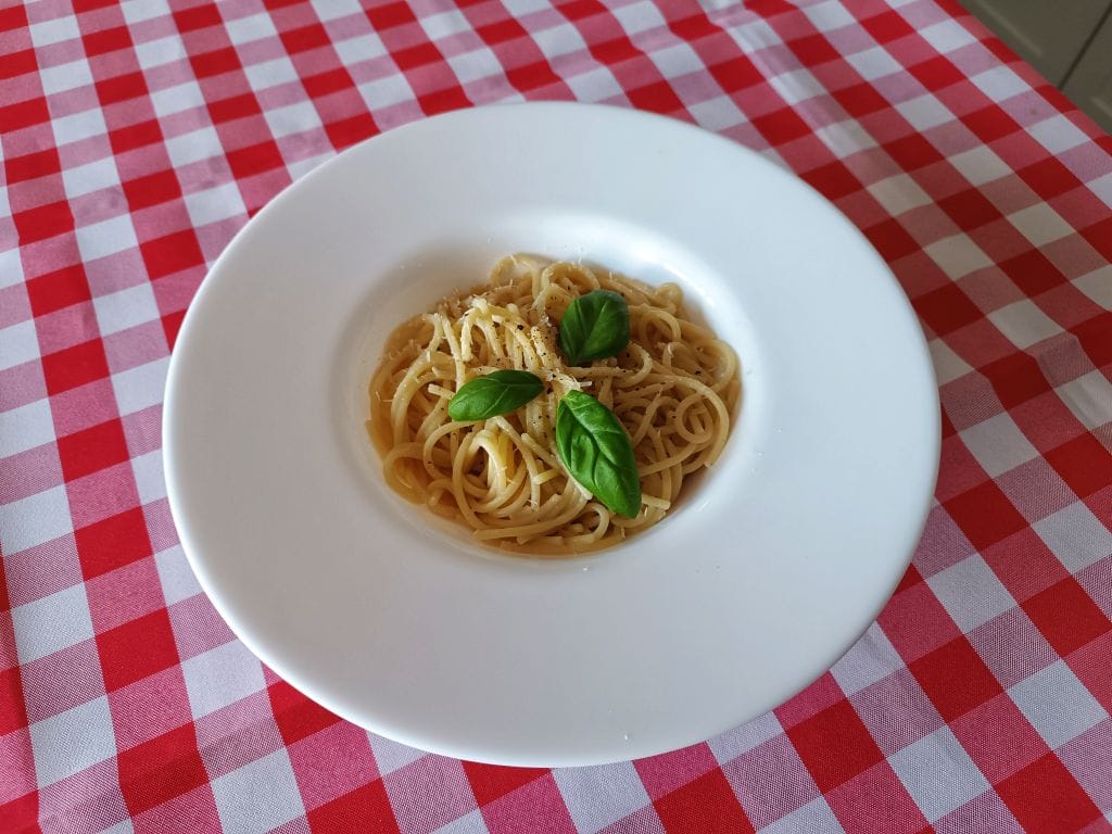 spaghetti cacio e pepe