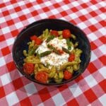 Pizza bianca z gruszką i szynką cotto