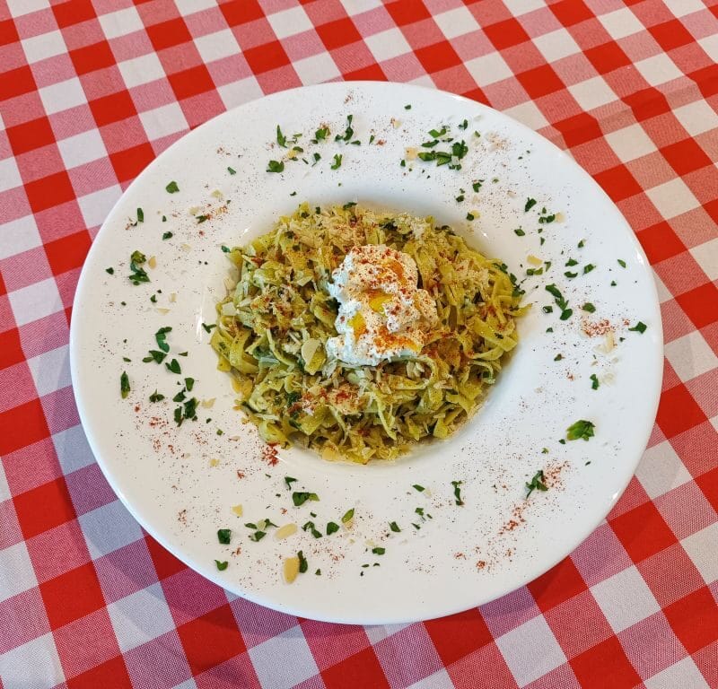 tagliatelle z pesto pietruszkowym