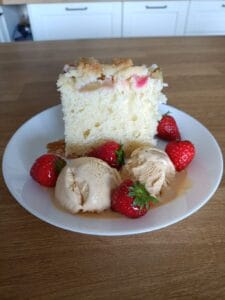 ciasto drożdżowe z rabarbarem i kruszonką