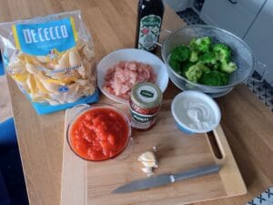 składniki na conchiglioni z kurczakiem