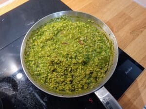 gotowanie risotto ze szparagami
