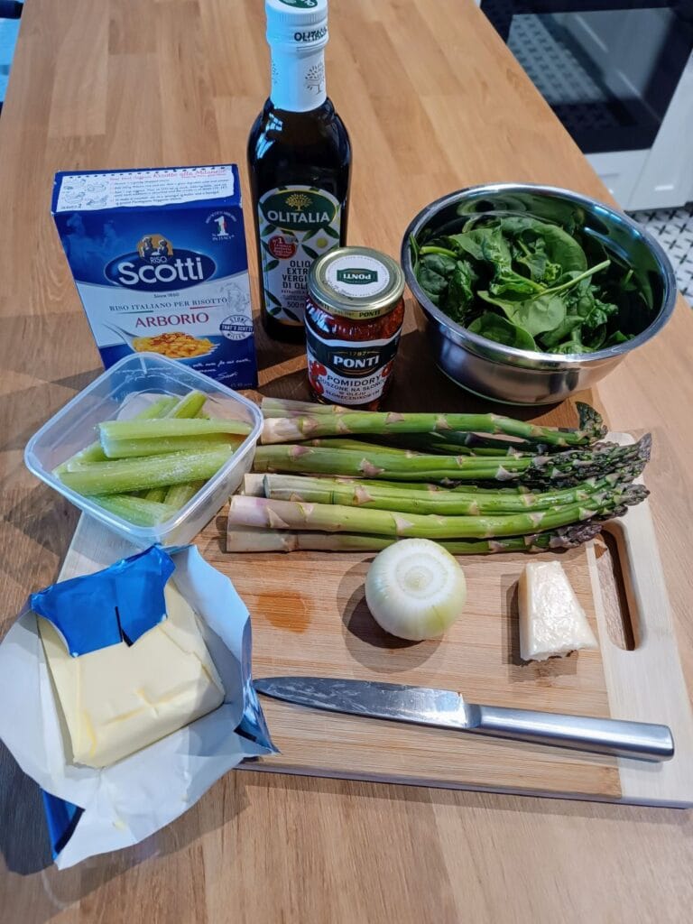 składniki na risotto ze szparagami
