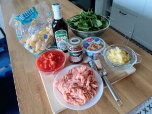 składniki na conchiglioni z indykiem i ananasem