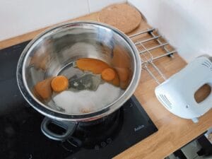 ubijanie żółtek w kąpieli wodnej