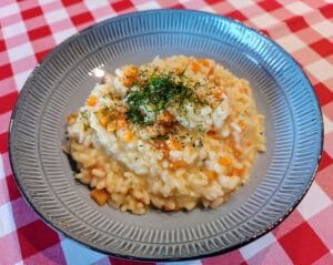 Risotto z marchewką i świeżym koperkiem