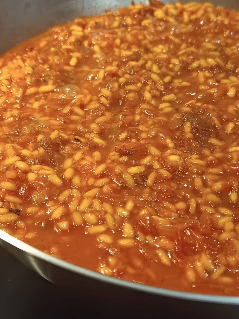 risotto z burakiem gotowane w bulionie