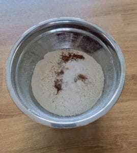 sypkie składniki na ciasto marchewkowe