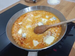 risotto z gorgonzolą i ndują w bulionie