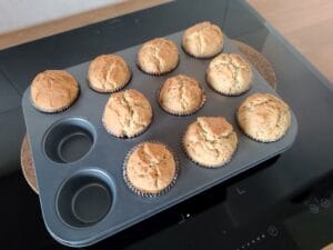 upieczone muffinki pistacjowe